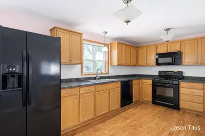 411 Hill Street, Ionia, MI 48846 - Photo 5