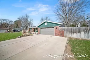 611 71st St SE, Grand Rapids, MI 49548 - Photo 3