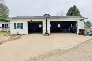 1306 Jack Henry Dr, Charlotte, MI 48813 - Photo 17