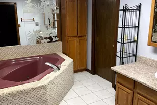 2454 Oakwood Dr, Hillsdale, MI 49242 - Photo 15