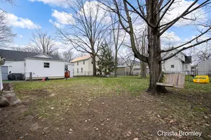517 Front St, Lowell, MI 49331 - Photo 23