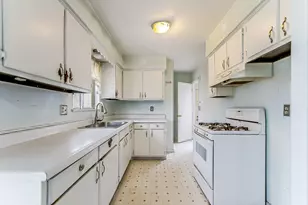 635 Dellwood Dr, Ann Arbor, MI 48103 - Photo 9