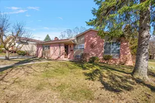 764 Manor Dr, Milford, MI 48381 - Photo 3