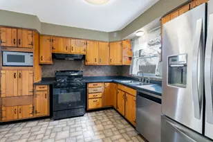 10121 S Sprinkle Rd, Vicksburg, MI 49097 - Photo 3