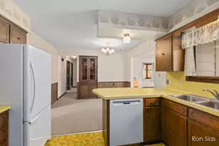 17075 Lakeview Rd, Holland, MI 49424 - Photo 7