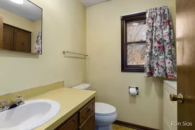 17075 Lakeview Road, Holland, MI 49424 - Photo 11