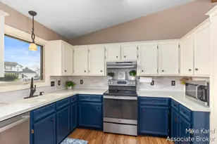 3829 Black Creek Dr, Hudsonville, MI 49426 - Photo 9