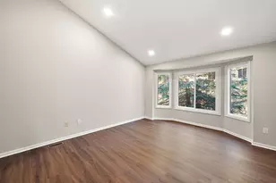 28849 Hearthstone Dr, Novi, MI 48377 - Photo 5