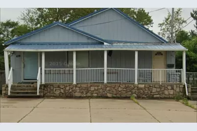 439 W Columbia Avenue, Battle Creek, MI 49014 - Photo 1