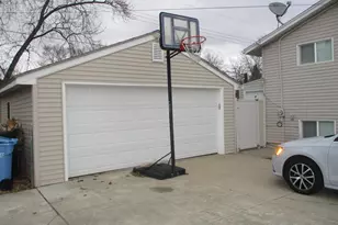 1604 Peggy Pl, Lansing, MI 48910 - Photo 3