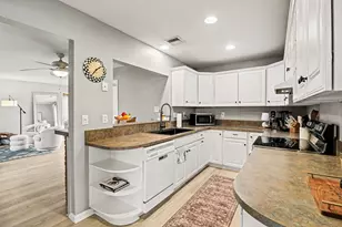 260 Kenyon Dr, Troy, MI 48083 - Photo 9