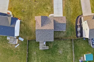 931 View Pointe Dr, Middleville, MI 49333 - Photo 7