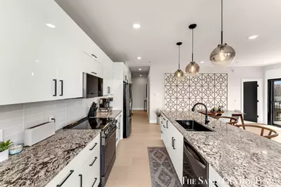 300 Washington Avenue #Unit 16, Grand Haven, MI 49417 - Photo 11