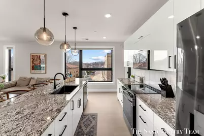 300 Washington Avenue #Unit 16, Grand Haven, MI 49417 - Photo 17