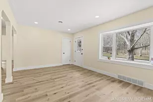 607 Central Bay Ave, Holland, MI 49423 - Photo 9