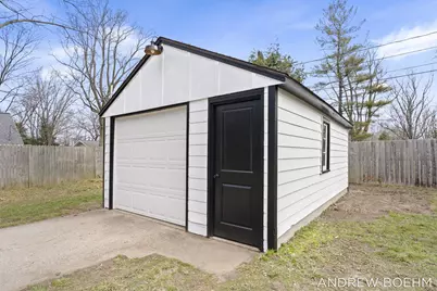 607 Central Bay Avenue, Holland, MI 49423 - Photo 27