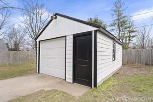 607 Central Bay Ave, Holland, MI 49423 - Photo 27