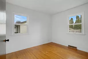 4284 Plymouth Ave SE, Grand Rapids, MI 49508 - Photo 15