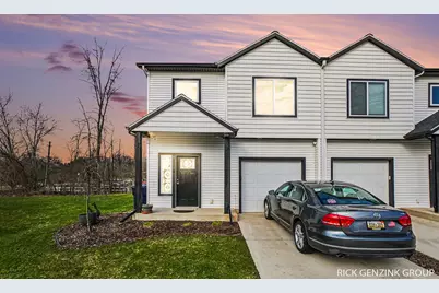 392 Harbor Town Court #4, Holland, MI 49423 - Photo 3
