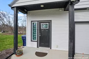 392 Harbortown Ct, Holland, MI 49423 - Photo 3