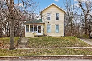 611 Oakhill Ave, Jackson, MI 49201 - Photo 1