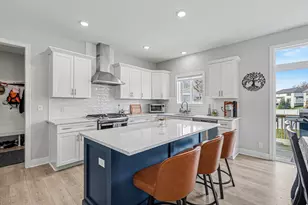 2803 Pinehill Dr, Holland, MI 49424 - Photo 3