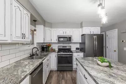 8116 Birchwood Avenue, Jenison, MI 49428 - Photo 7