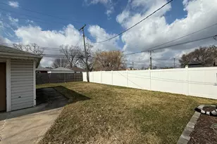 13668 Irene St, Southgate, MI 48195 - Photo 9