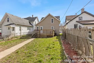 1045 Jackson St NW, Grand Rapids, MI 49504 - Photo 21