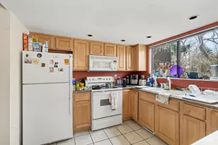 243 Ballantrae Ct, Kalamazoo, MI 49006 - Photo 9