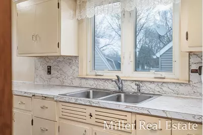 227 W Benson Street, Hastings, MI 49058 - Photo 5