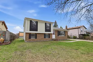 41427 Larimore Ln, Canton, MI 48187 - Photo 3