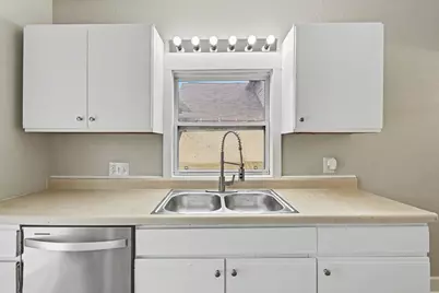 905 N Sycamore Street, Lansing, MI 48906 - Photo 9