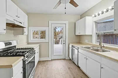 905 N Sycamore Street, Lansing, MI 48906 - Photo 11