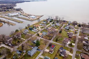 3562 Meadowcrest Dr, Monroe, MI 48162 - Photo 3