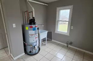 6338 Hazel St, Taylor, MI 48180 - Photo 9