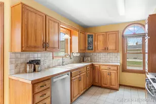 7708 Hazel Dr, Jenison, MI 49428 - Photo 15