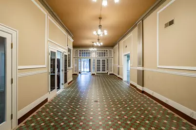 100 W Washington Avenue, Jackson, MI 49201 - Photo 7