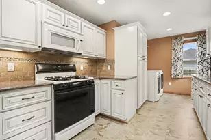 3256 Dorais Dr NE, Grand Rapids, MI 49525 - Photo 13