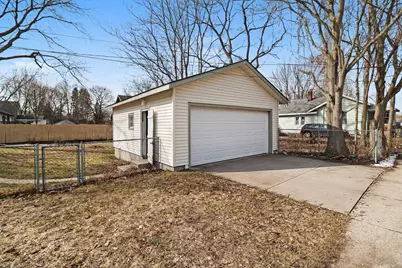 306 E Tinkham Avenue, Ludington, MI 49431 - Photo 5