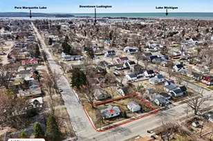 306 E Tinkham Ave, Ludington, MI 49431 - Photo 3