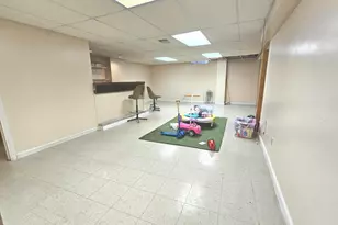 23015 Brandywynne St, Southfield, MI 48033 - Photo 17