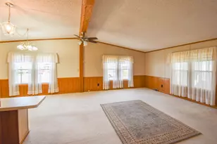 605 Cedar Ct, Jonesville, MI 49250 - Photo 5