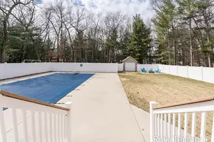 2055 Rambling Oak Dr, Muskegon, MI 49445 - Photo 15