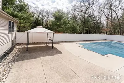 2055 Rambling Oak Drive, Muskegon, MI 49445 - Photo 17