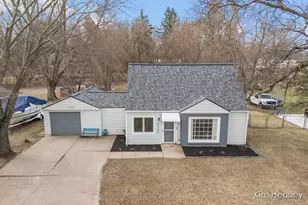 2240 4 Mile Rd NE, Grand Rapids, MI 49525 - Photo 23