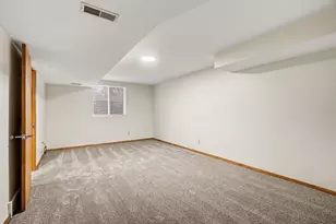 6065 Fairgrove St, Kalamazoo, MI 49009 - Photo 17