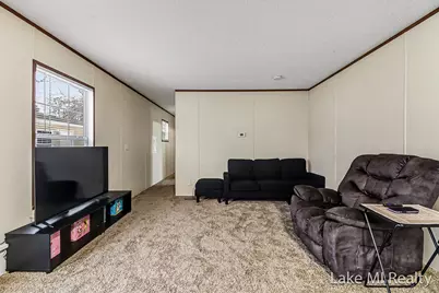 224 S Kenbrook Street SE, Grand Rapids, MI 49548 - Photo 3