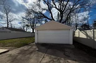 22203 Logue Ave, Warren, MI 48091 - Photo 17