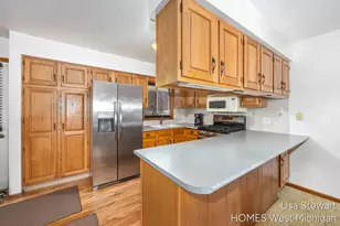 5951 Leisure S Dr SE, Grand Rapids, MI 49548 - Photo 5